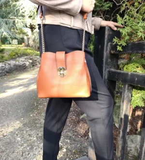 Tote bag with bow